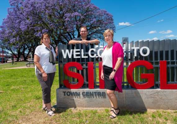 Mayor of Singleton Cr Sue Moore Singleton Business Chamber Vice President Danny Eather and Singleton Business Chamber President Sue Gilroy 002